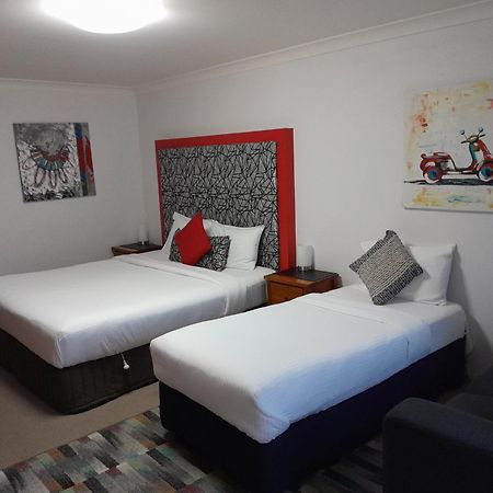 Avaleen Lodge Motor Inn Нора Экстерьер фото