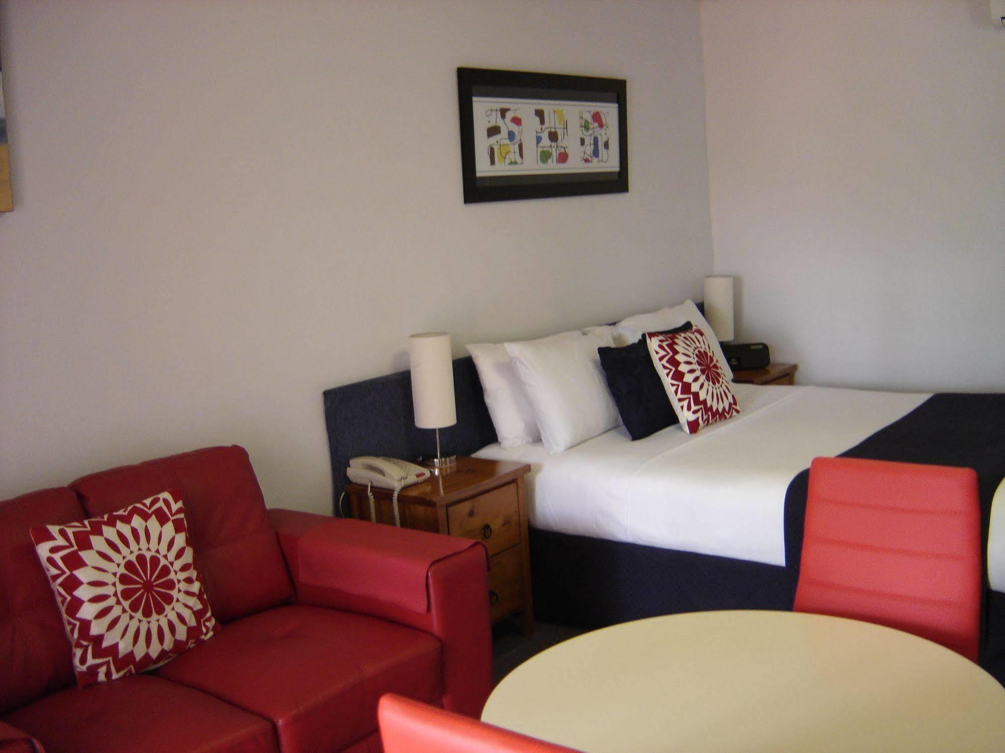Avaleen Lodge Motor Inn Нора Экстерьер фото