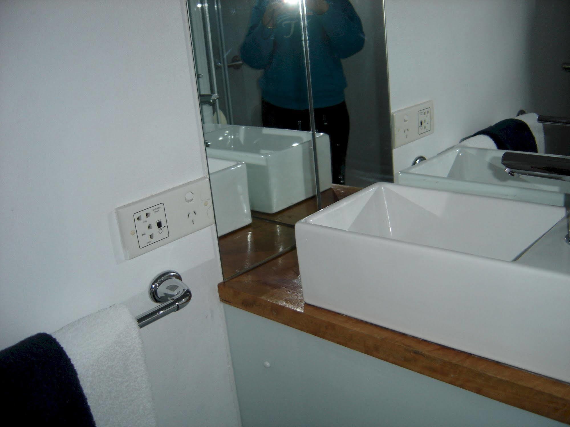 Avaleen Lodge Motor Inn Нора Экстерьер фото