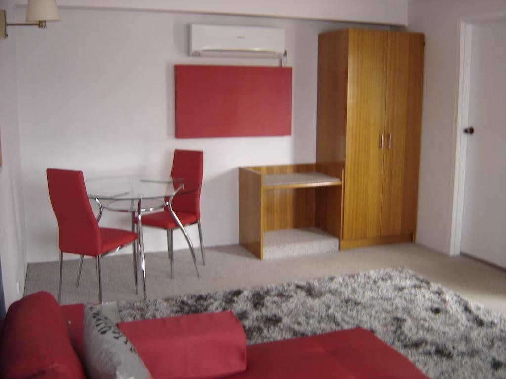 Avaleen Lodge Motor Inn Нора Экстерьер фото